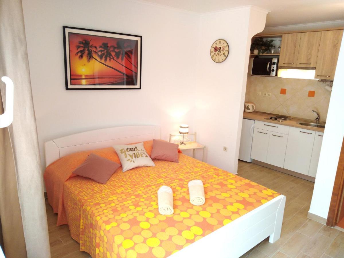 Apartments Green & Orange Хвар Екстериор снимка
