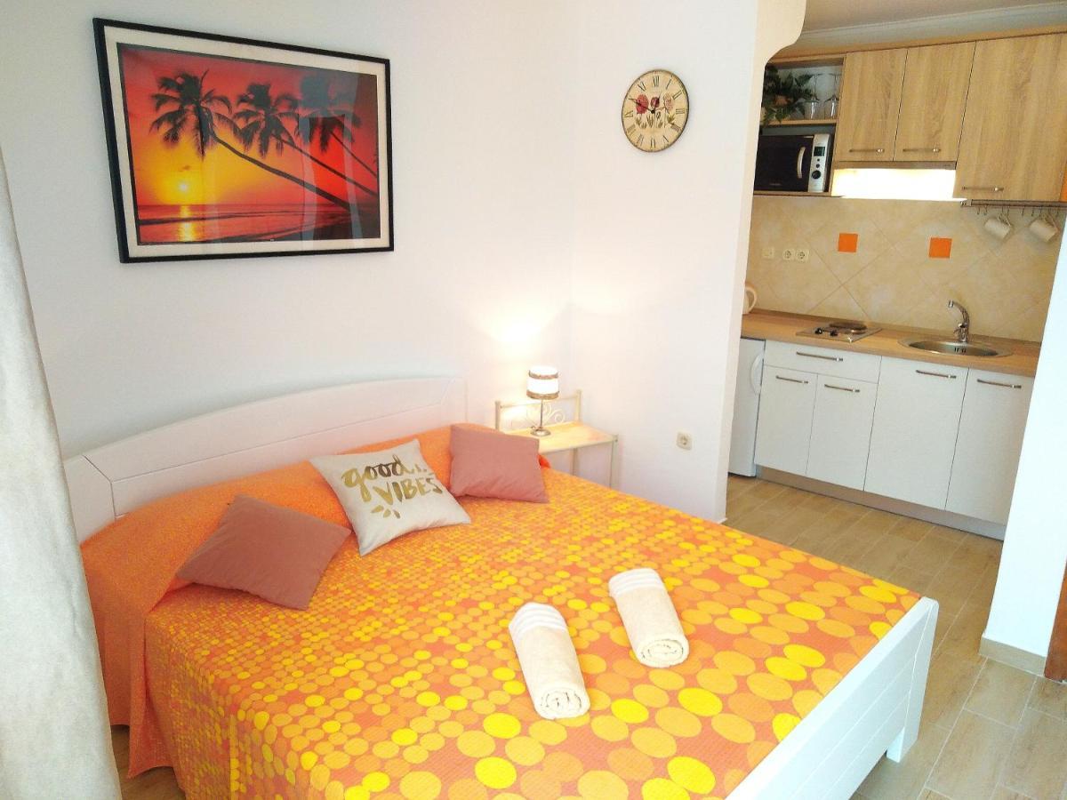 Apartments Green & Orange Хвар Екстериор снимка