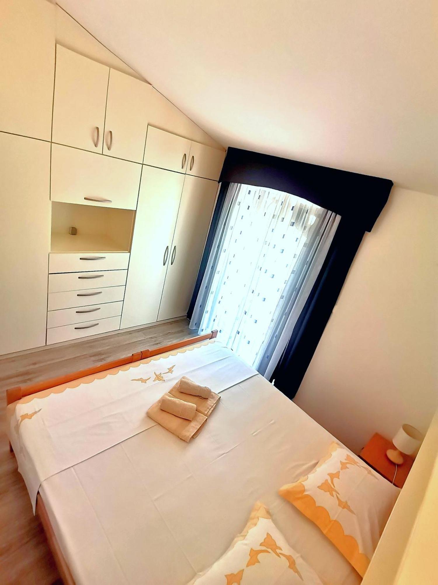 Apartments Green & Orange Хвар Екстериор снимка